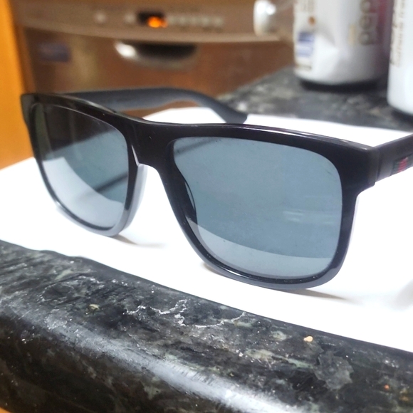 Gucci GG0010S sunglasses black with black lens - Picture 1 of 3